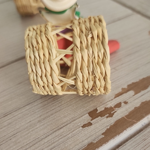 Charming Indigenous ArtesanalNapkin Holders Figurine Set with Woven Baskets. - Picture 7 of 12